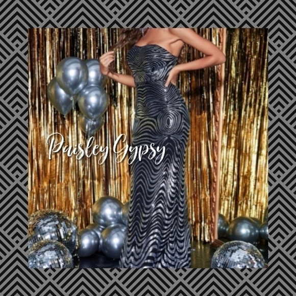 Glamorous Abstract Silver and Black Strapless Fit and Flare Formal Gown - Picture 7 of 15